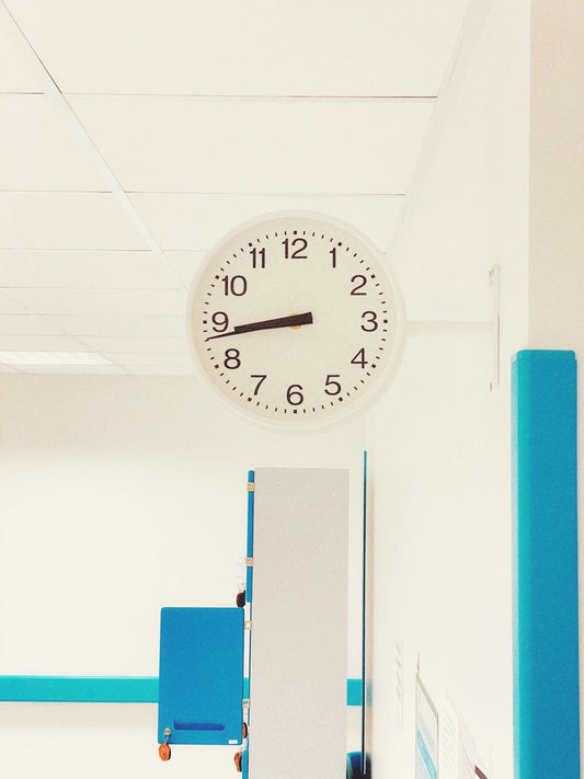 black round analog wall clock at 10 00